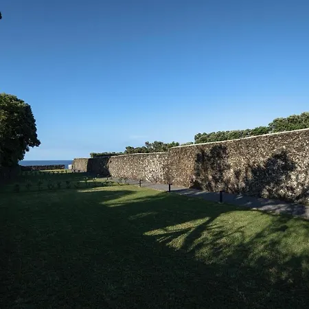 Entre Muros - - Casa Com Jardim E Acesso Direto Ao Mar Lantgård