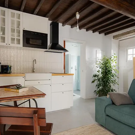 Entre Muros - - Casa Com Jardim E Acesso Direto Ao Mar Lantgård *