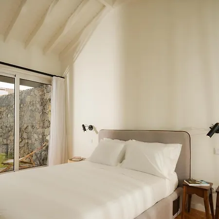 Entre Muros - - Casa Com Jardim E Acesso Direto Ao Mar Lantgård